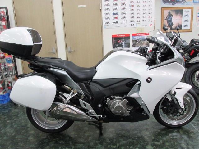 Honda Vfr10f Dct 10 Pearl White 9 294 Km Details Japanese Used Motorcycles Goobike English