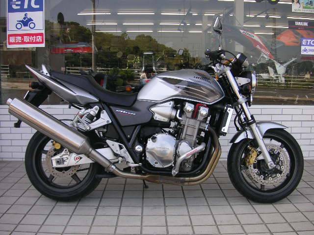 2004 cb1300