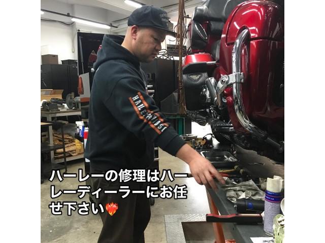 作業終了です。担当の仲門も所有しているロードキング。