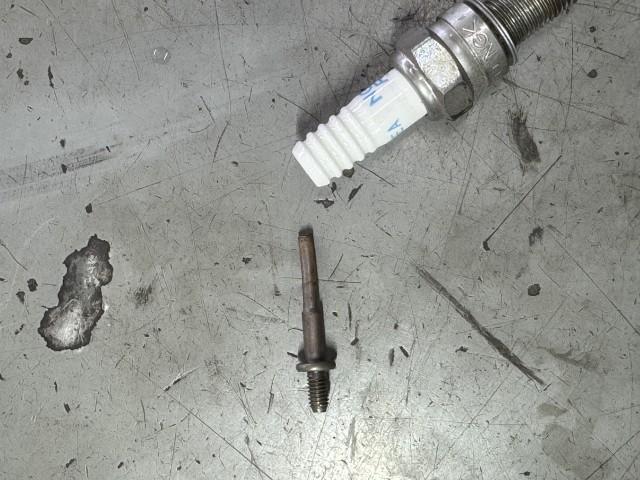 中で劣化して折れていたため交換しました