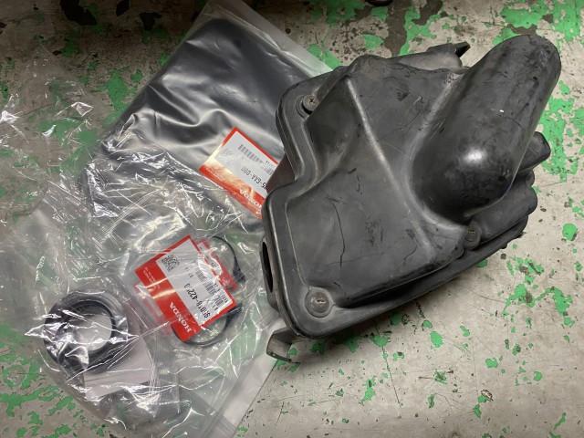 ホンダ NS-1 廃盤のエアクリーナーボックスは中古を用意しほかは純正新品