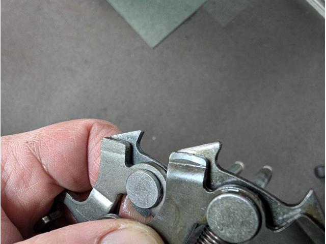 左が新品。右が摩耗したもの。