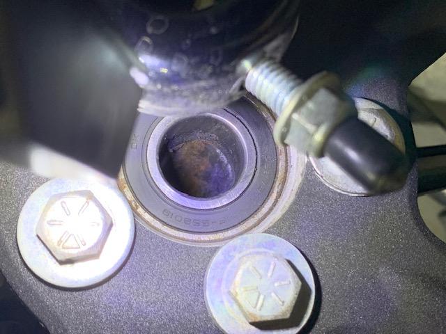 ホイール内部も腐食してますね
放置したらシャフトが抜けなくなります