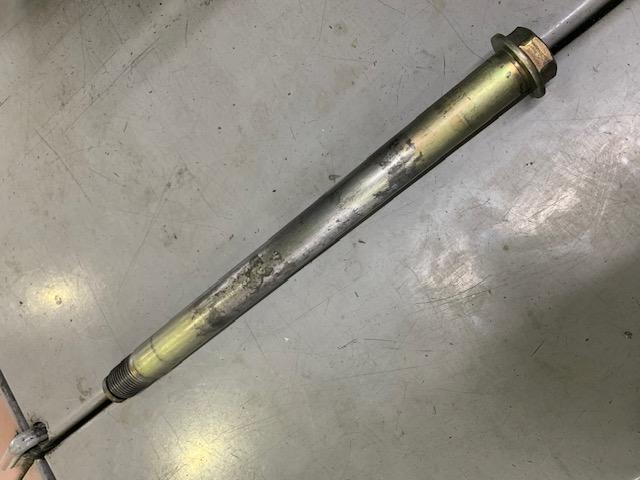 シャフトとホイール内部掃除しグリスアップして再組付けします