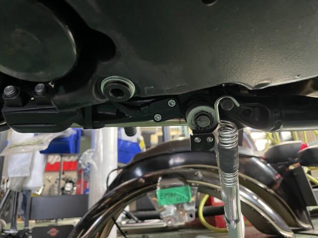 メーカー指定の規定トルクでドレンボルトを締付けます。