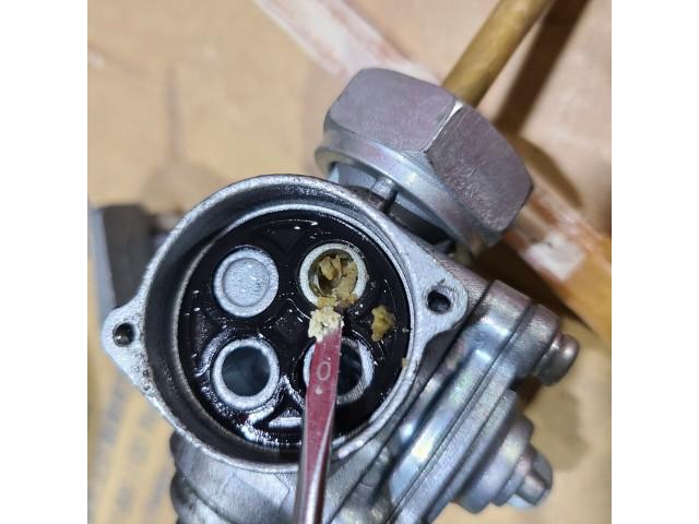 燃料コック詰まり
