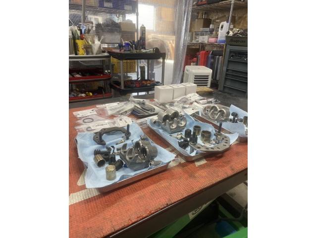 ブレーキキャリパー オーバーホール