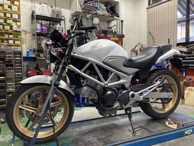 ホンダ/VTR250 タイヤ交換 徳島県 徳島市 IRC RX-02 整備 メンテナンス