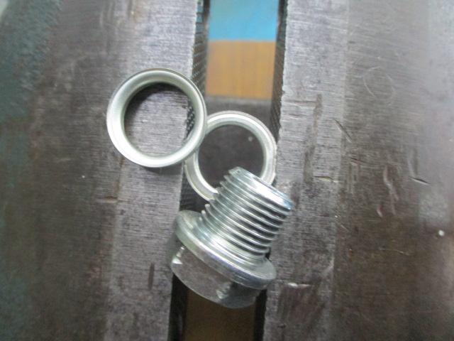 内径13.8ミリのスズキ純正ドレンボルトガスケット
ドレンボルトも常時在庫しています。