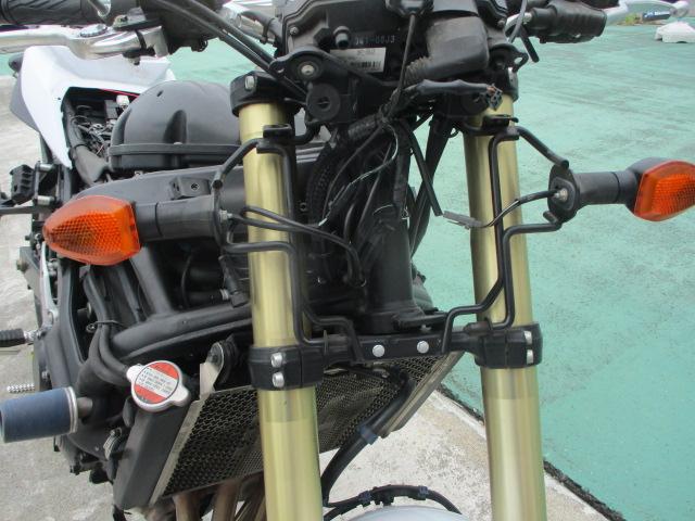 作業の簡素化の為、ヘッドライトユニットを外しています。
安心洗車が出来ます。