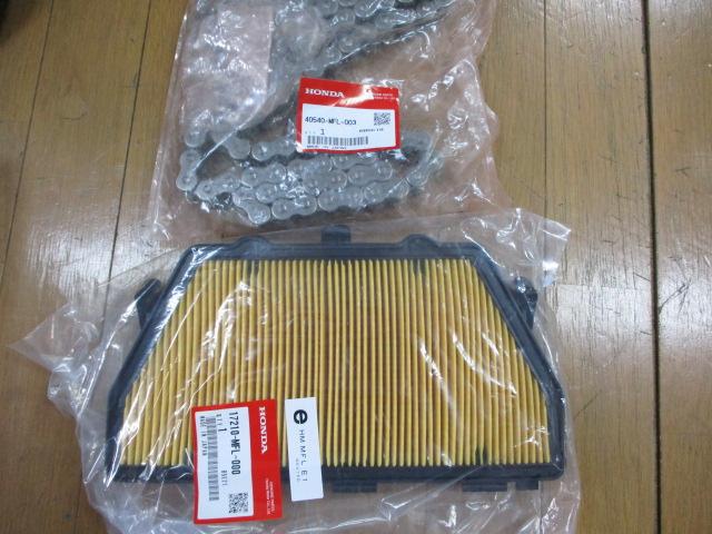 スパークプラグも交換します。