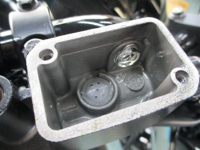 前後ブレーキフルード押し出し循環交換