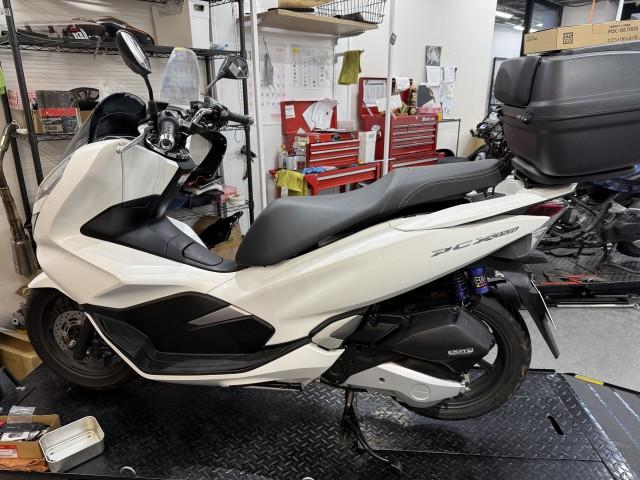 東京都大田区山王のオートサロンオギヤマです。 他店ご購入 ホンダ PCX150にETC2.0を装着しました。  ＊他店ご購入車両の整備も大歓迎！お気軽にご相談ください。（オートサロン・オギヤマの作業実績  2024/11/17）｜バイクの整備・メンテナンス・修理なら【グーバイク】