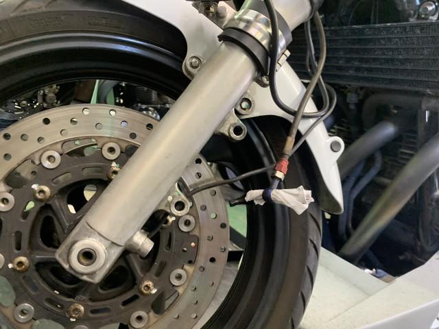 ヤマハ XJR1300 フロントキャリパーオーバーホール（モトフットの作業実績  2021/10/17）｜バイクの整備・メンテナンス・修理なら【グーバイク】