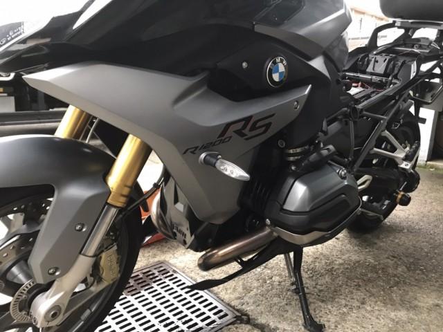 車種はR1200RSになります。水場の近くで作業を行います。
