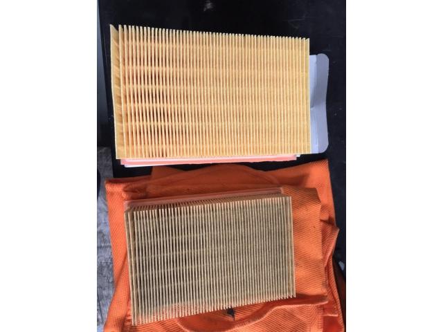 上が新品、下が20,000km走行後。