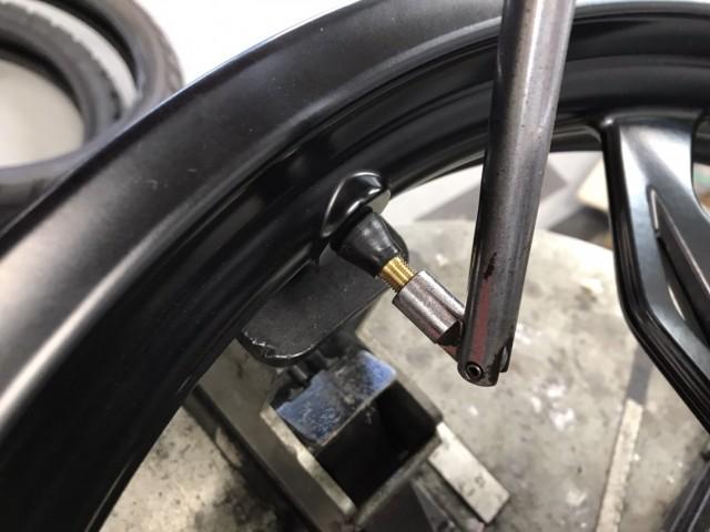 エアバルブも新品に交換します。