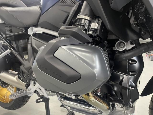 BMW 正規ディーラー R1250GS 新車用品取り付け 純正 シリンダー