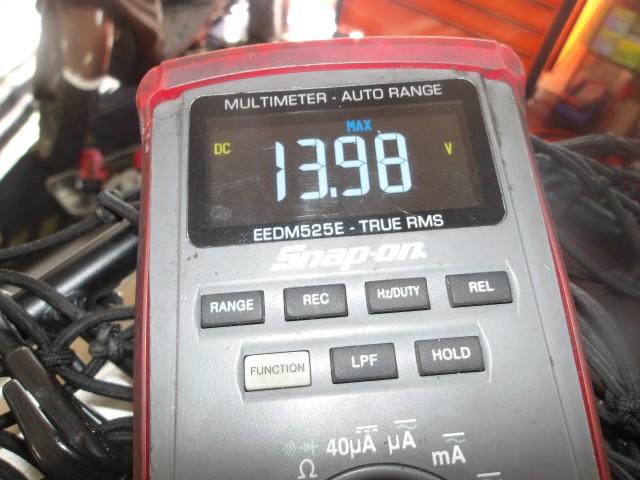 車体からの発電も正常でした。
点検の間、3〜4時間ほどですが充電させていただいています。
