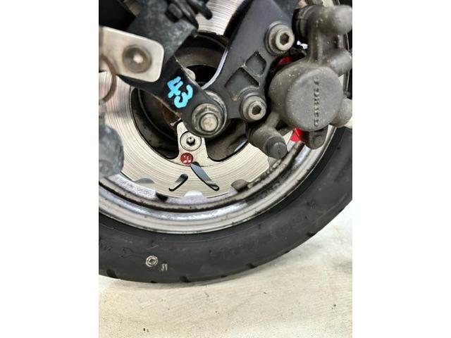ローターはBRAKING社製。
WAVEローターが好みだったのでこちらをチョイス