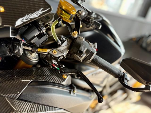 今回、取り付けさせていただいたクラッチマスターです。