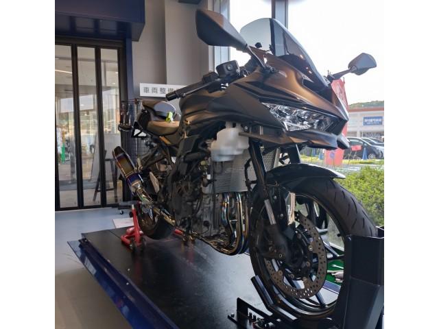 【在庫限り】 ZX-25R フルエキゾーストマフラー及びラジエターコアガード トップス