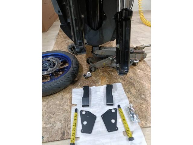 自社製純国産オリジナルワイドスペーサーを装着します