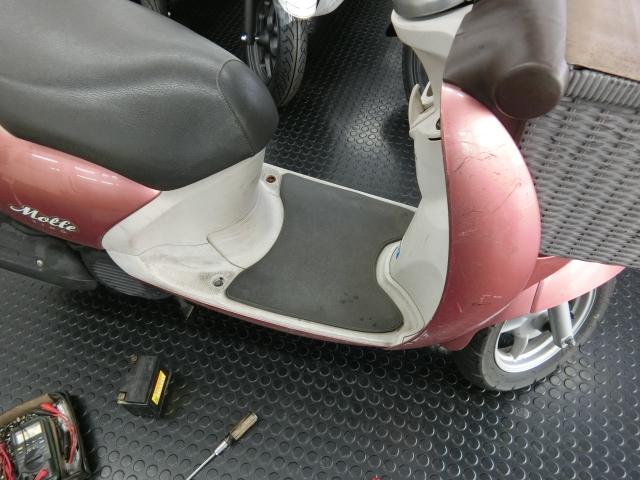 ステップのゴムを取り付けてこれで完成です。