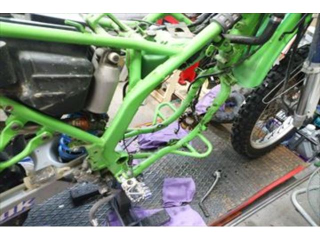 kawasaki KDX250SR エンジン錆びついて音がでている〜〜のでエンジン OHですがメーカーの部品が無いのでアメリカから輸入だぁ〜〜〜の巻｜バイクの整備・メンテナンス・修理なら【グーバイク】