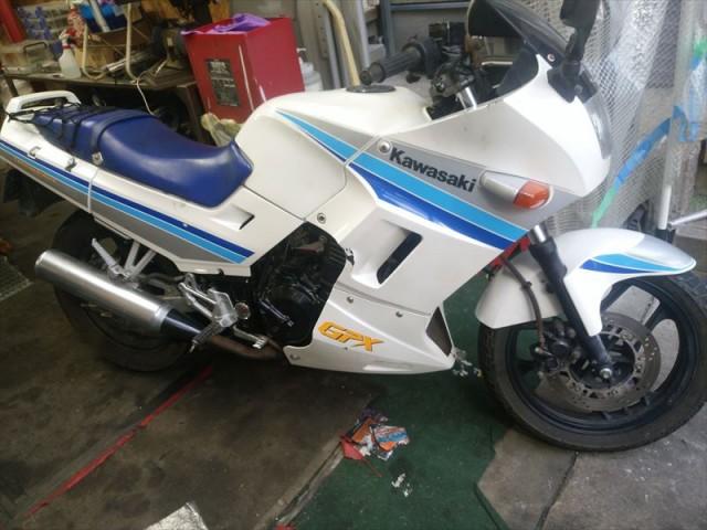 カワサキ GPX250  なつかしい〜〜〜＾タイヤ交換の巻でやんす・・１７日〜１９日は鈴鹿サンデーNGK杯で休みます。｜バイクの整備・メンテナンス・修理なら【グーバイク】