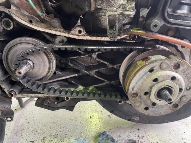 原付きバイクVベルト駆動系交換