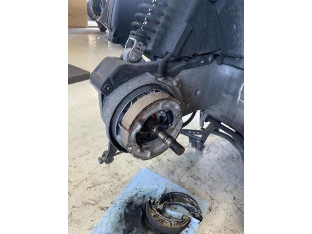 神戸市 PCX150 リヤブレーキシュー交換