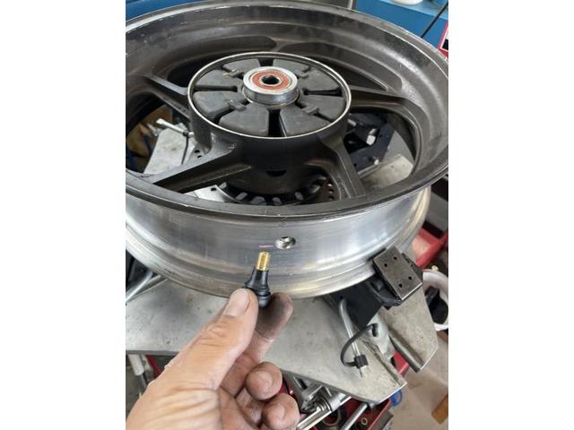 ゼファー1100 持ち込み タイヤ交換