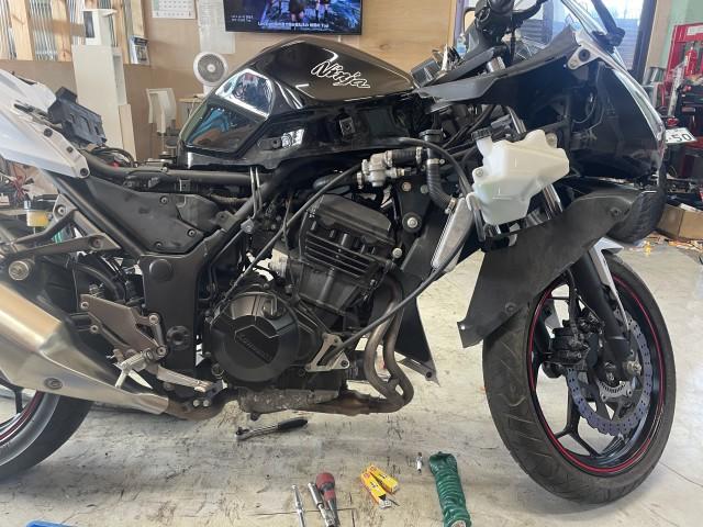 カワサキ ニンジャ２５０ 点検整備 メンテナンス タイヤ交換 ＥＸ２５０Ｌ 神戸市西区バイク プラグ交換 エンジンオイル交換 キャリパーグリスアップ  バイクしらさぎ（ＴＥＣＨＮＩＣＡＬ ＳＨＯＰ しらさぎ 合同会社 しらさぎの作業実績 2022/07/31）｜バイクの整備 ...