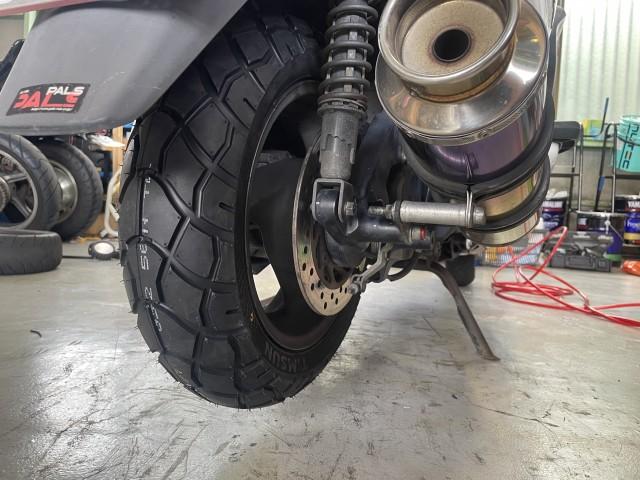 ホンダ フォルツァ MF08 タイヤ交換