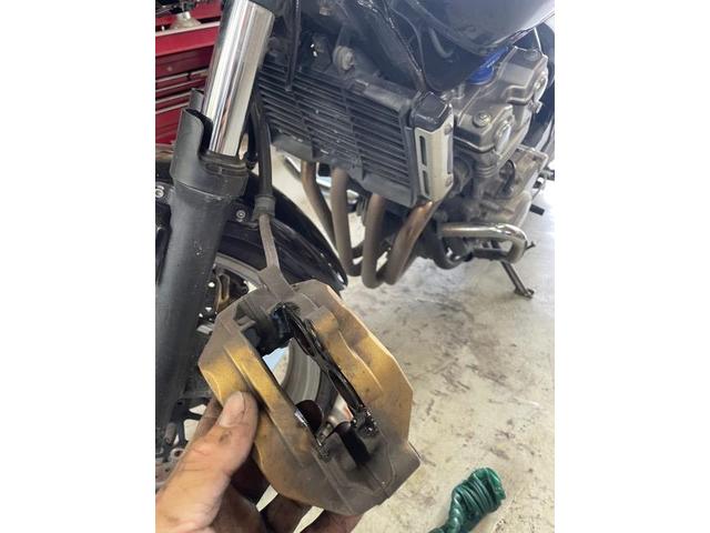 ホンダ CB400SF NC42 キャリパー分解洗浄グリスアップ ブレーキパッド 神戸市西区