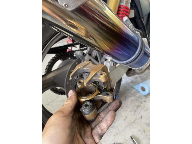ホンダ CB400SF NC42 キャリパー分解洗浄グリスアップ ブレーキパッド 神戸市西区