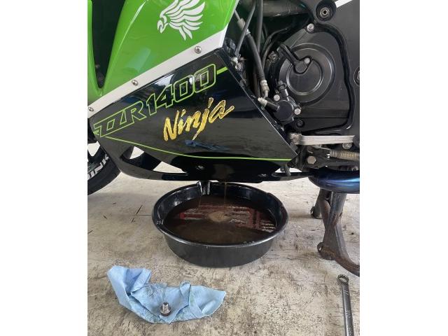カワサキ ZZR1400 ZXT40A エンジンオイル交換