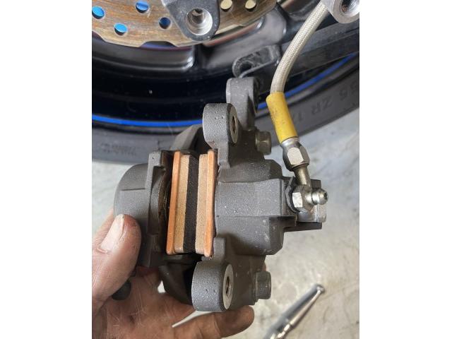カワサキ ZRX1200ダエグ ブレーキパッド交換