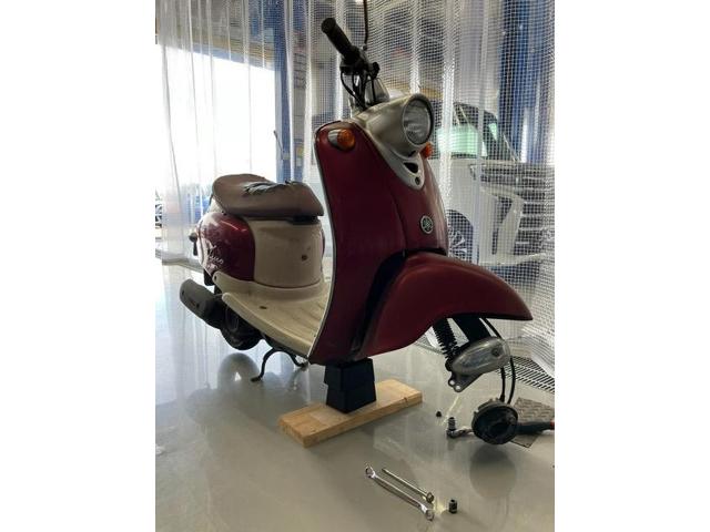 フロントタイヤ交換も丁寧に車両をお預かりして作業致します。お気軽にご用命下さい!