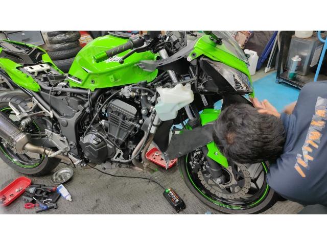 ニンジャ250 Ninja250プラグ交換はこんなに大変（ＭＯＴＯ ＢＡＣＫＳ（モトバックス）の作業実績 2023/05/30 ）｜バイクの整備・メンテナンス・修理なら【グーバイク】