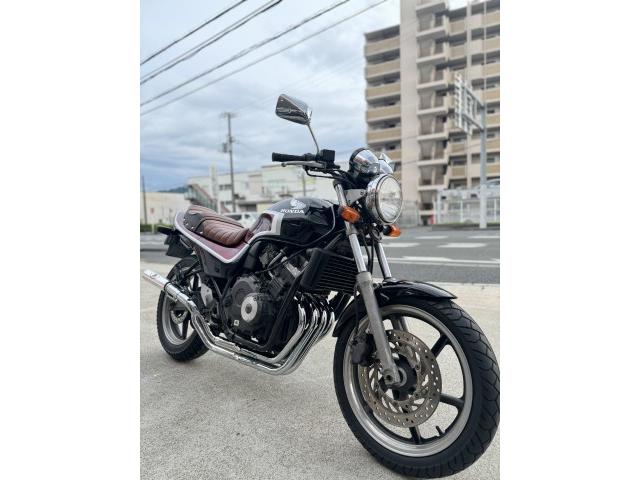 成約車様のご要望でマフラーとタックロールシートの取り付けをさせていただきました!
