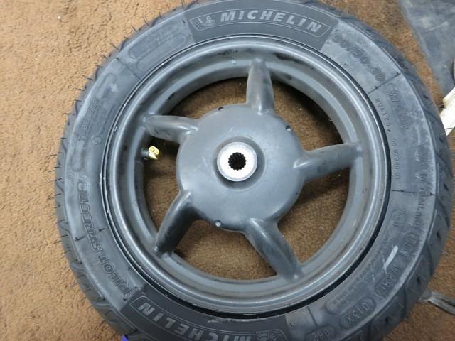 新品タイヤ、ミシュランです。