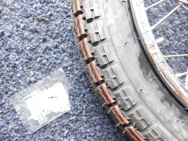 エアバルブは経年劣化しているので交換します。