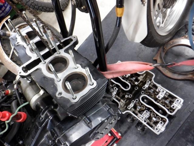ホンダCBX400 エンジンオイル漏れ修理（キックスタートの作業実績 2021/12/23）｜バイクの整備・メンテナンス・修理なら【グーバイク】