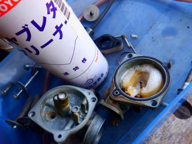 根気よく通路に詰まった物質を取り除いていきます。