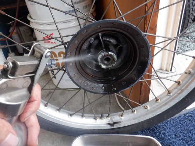 Fブレーキドラム内部も清掃