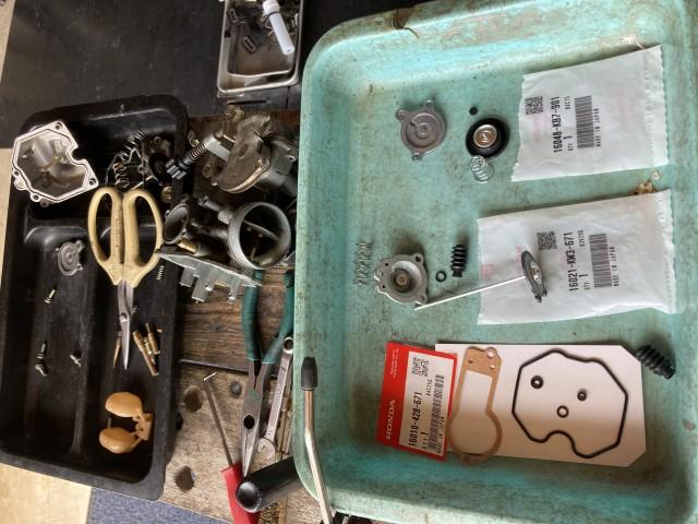 キャブレタ分解整備です。