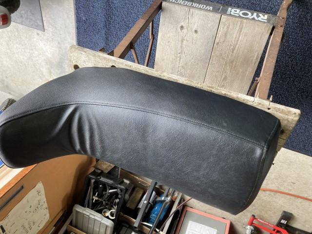 裏側をタッカーで止めて完成です。