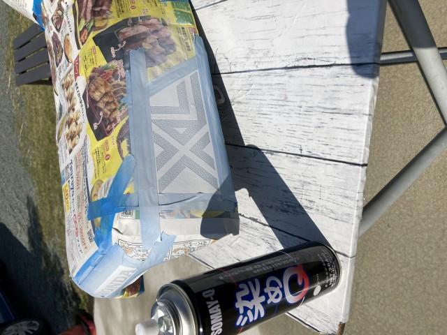 白い塗料を少しずつが基本。ちょっと薄いかな?くらいがちょうど良い加減になります。